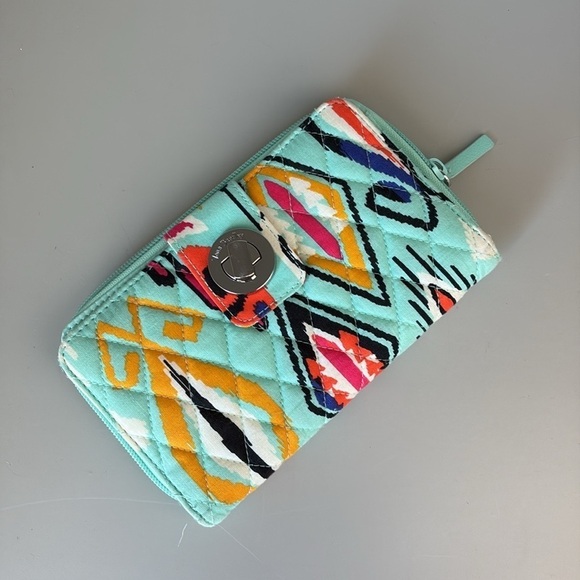 Vera Bradley Classic Signature Turnlock Wallet - Pueblo - Picture 1 of 7